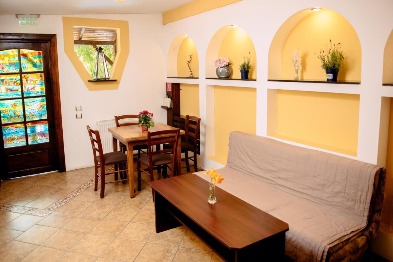 בוקרשט Casa Mica Guesthouse מראה חיצוני תמונה