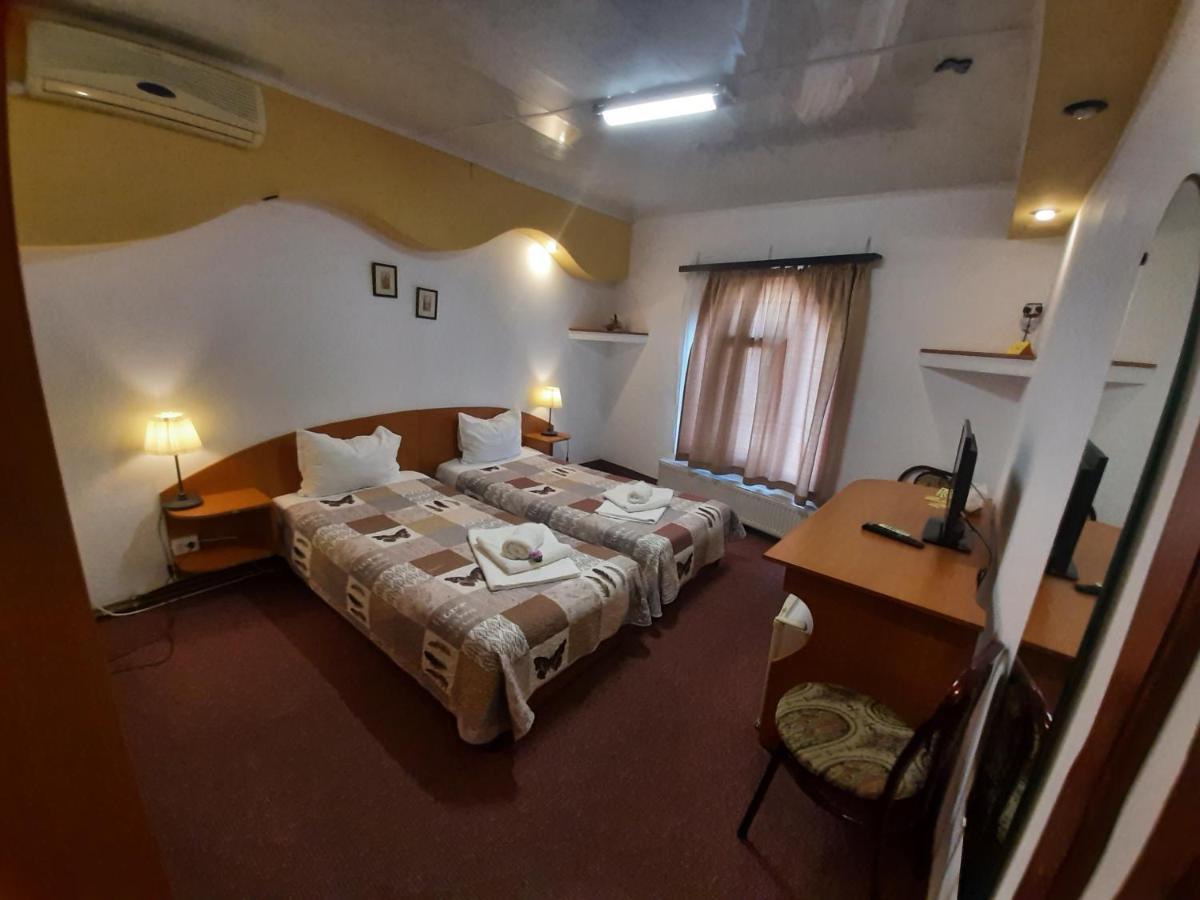 בוקרשט Casa Mica Guesthouse מראה חיצוני תמונה