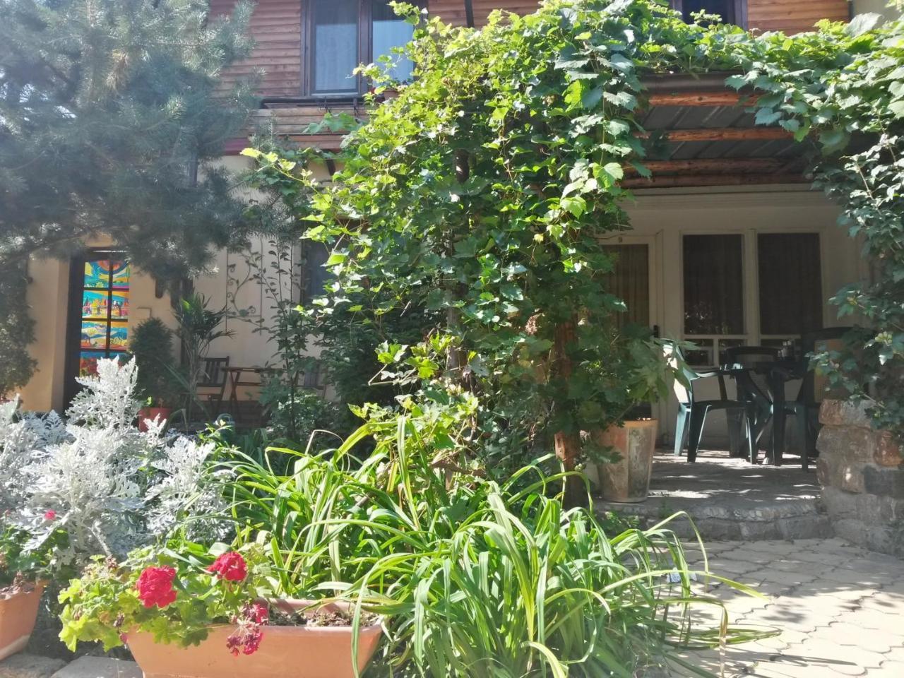 בוקרשט Casa Mica Guesthouse מראה חיצוני תמונה